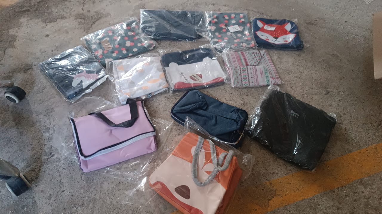 Waterproof Foldable Travel Wash Bag with Zipper Cosmetic Storage & Multi-Use