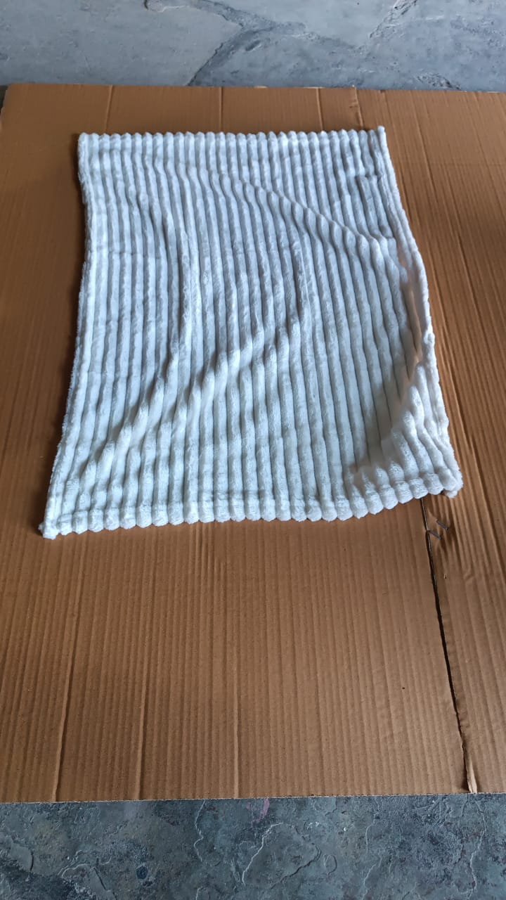 Pet Soft Cat Dog Blanket / Towel Soft Warm (70×50 Cm / 1 Pc / Mix Color & Design)