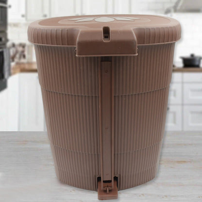 Mini Plastic Pedal Dustbin for Kitchen, Office & Car Use (1 PC)