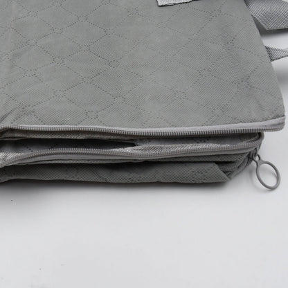 Versatile large bag for women, with zip closure, suitable for grocery shopping and outdoor use.