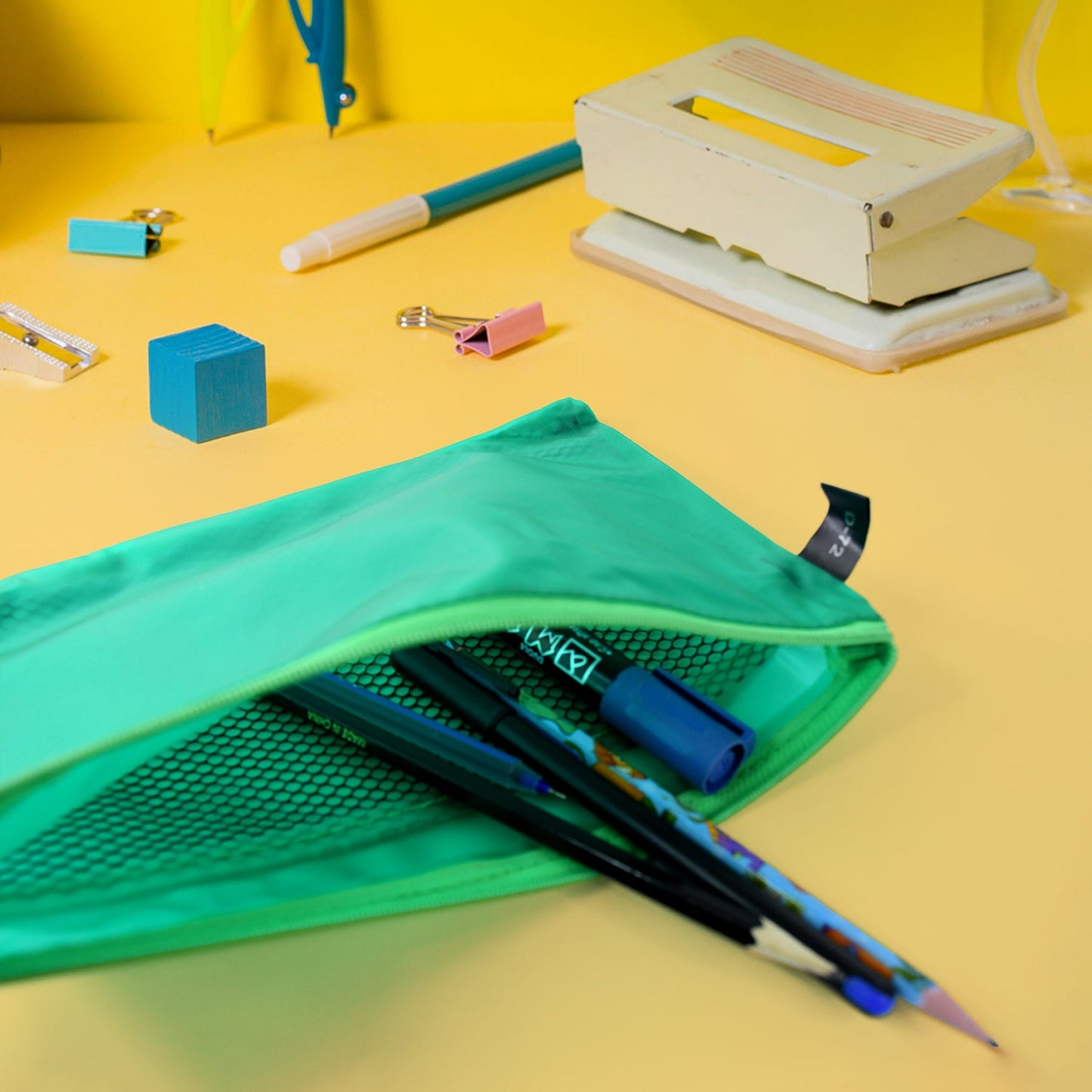 Zipper Mesh Pouch Multipurpose Travel Bag for Cosmetics Makeup Offices (25x16 Cm)