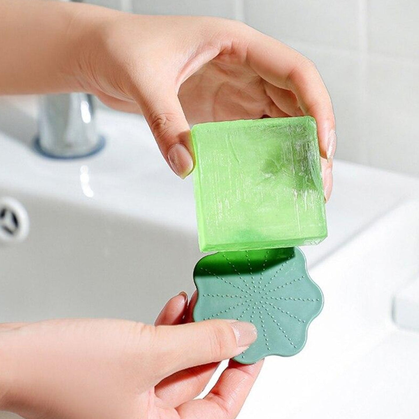 Winter Facial Cleanser Foaming Shaker – Bubble Washing Artifact for Daily Use