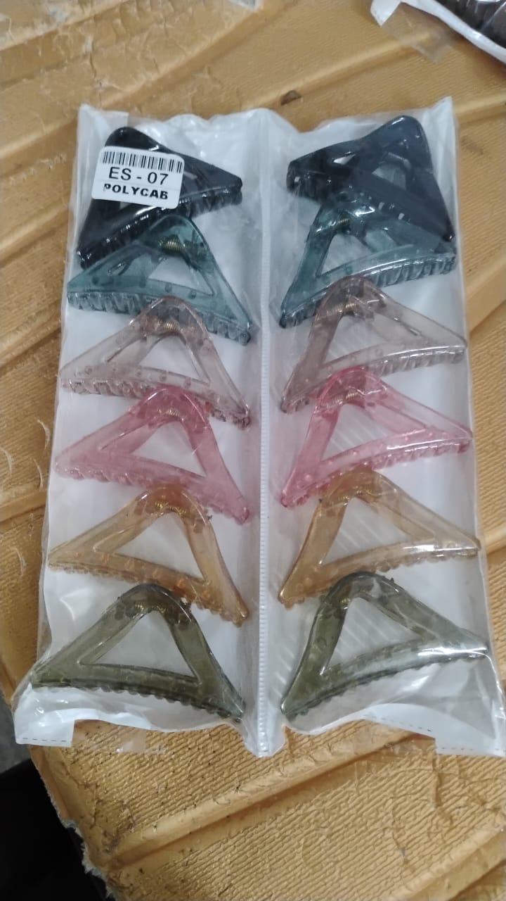 Triangle Shape Mix Color Plastic Hair Claw Clip for Women and Girls – 1 Pc