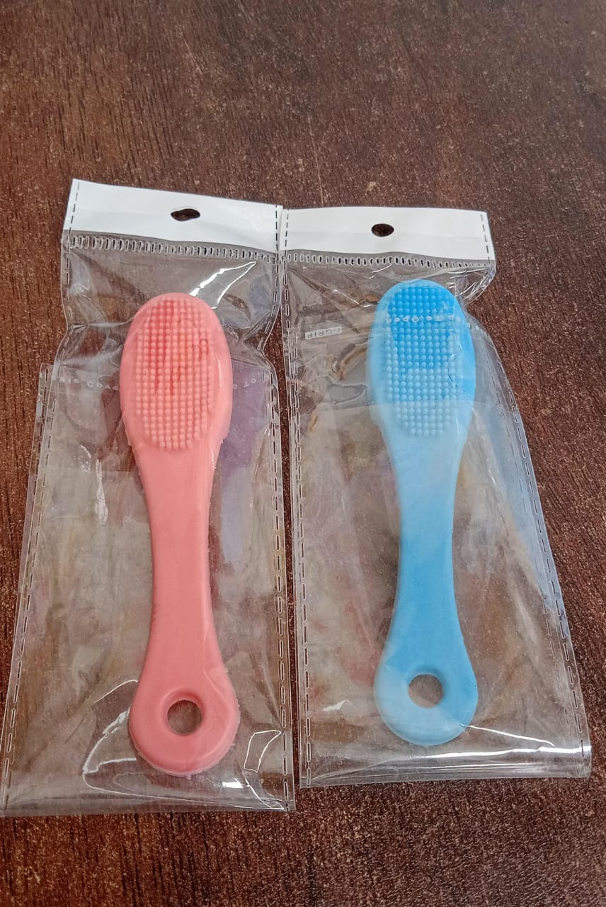 Silicone Makeup Cleaning Tool – Finger Brush Facial Cleansing Scrubber (1 Pc)